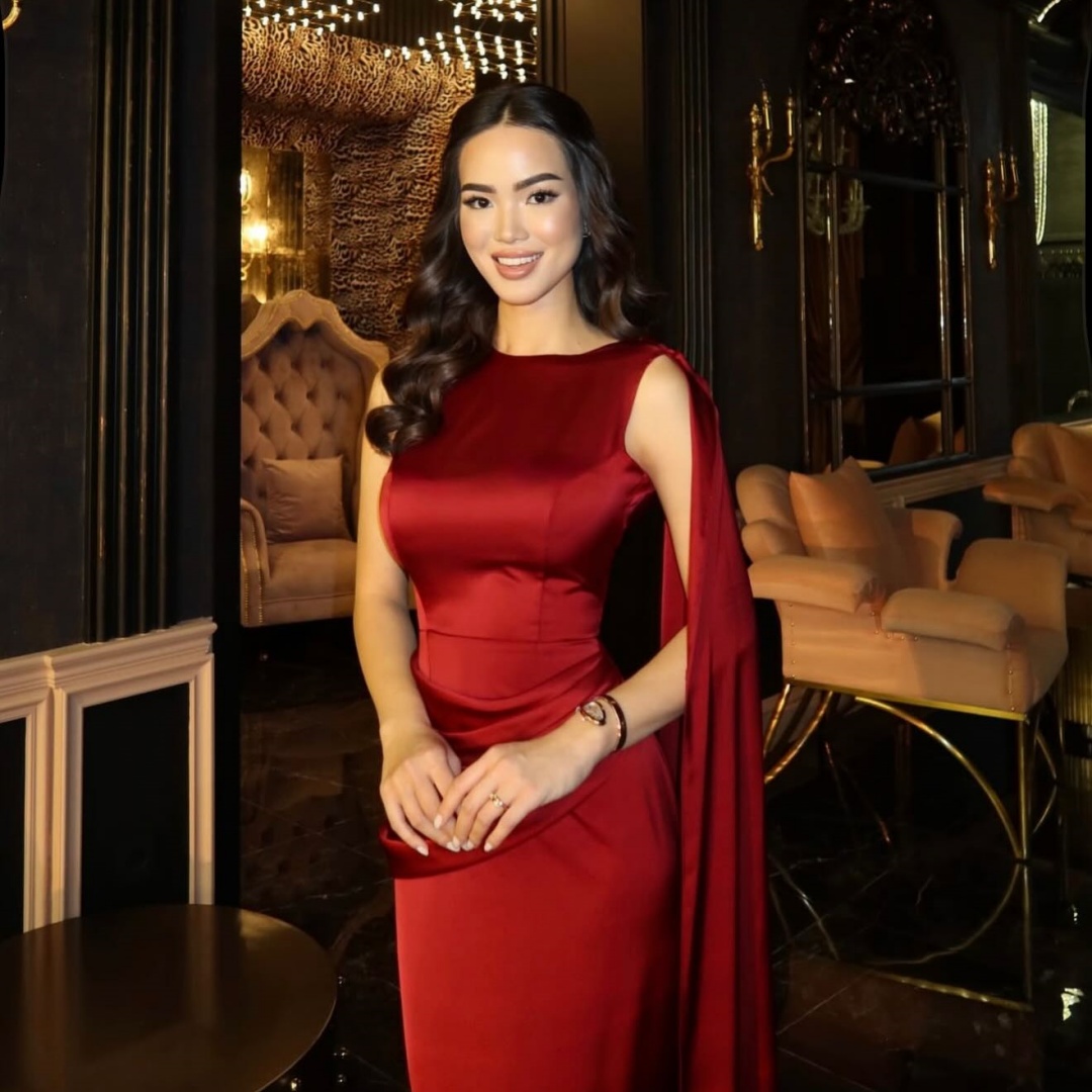 Bella Customized Red Satin One - Women Formal Wear For Graduation 评论和价格